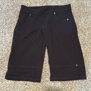 Athlete Bermuda type shorts black xs super comfy